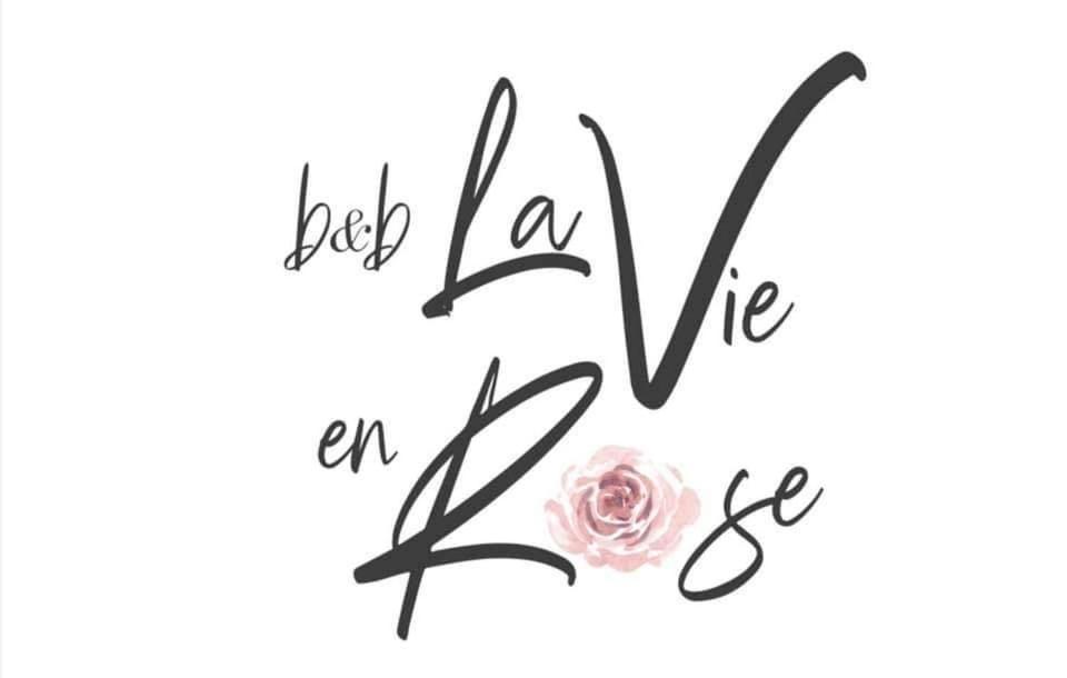 La Vie En Rose Bed & Breakfast Fondi Ngoại thất bức ảnh