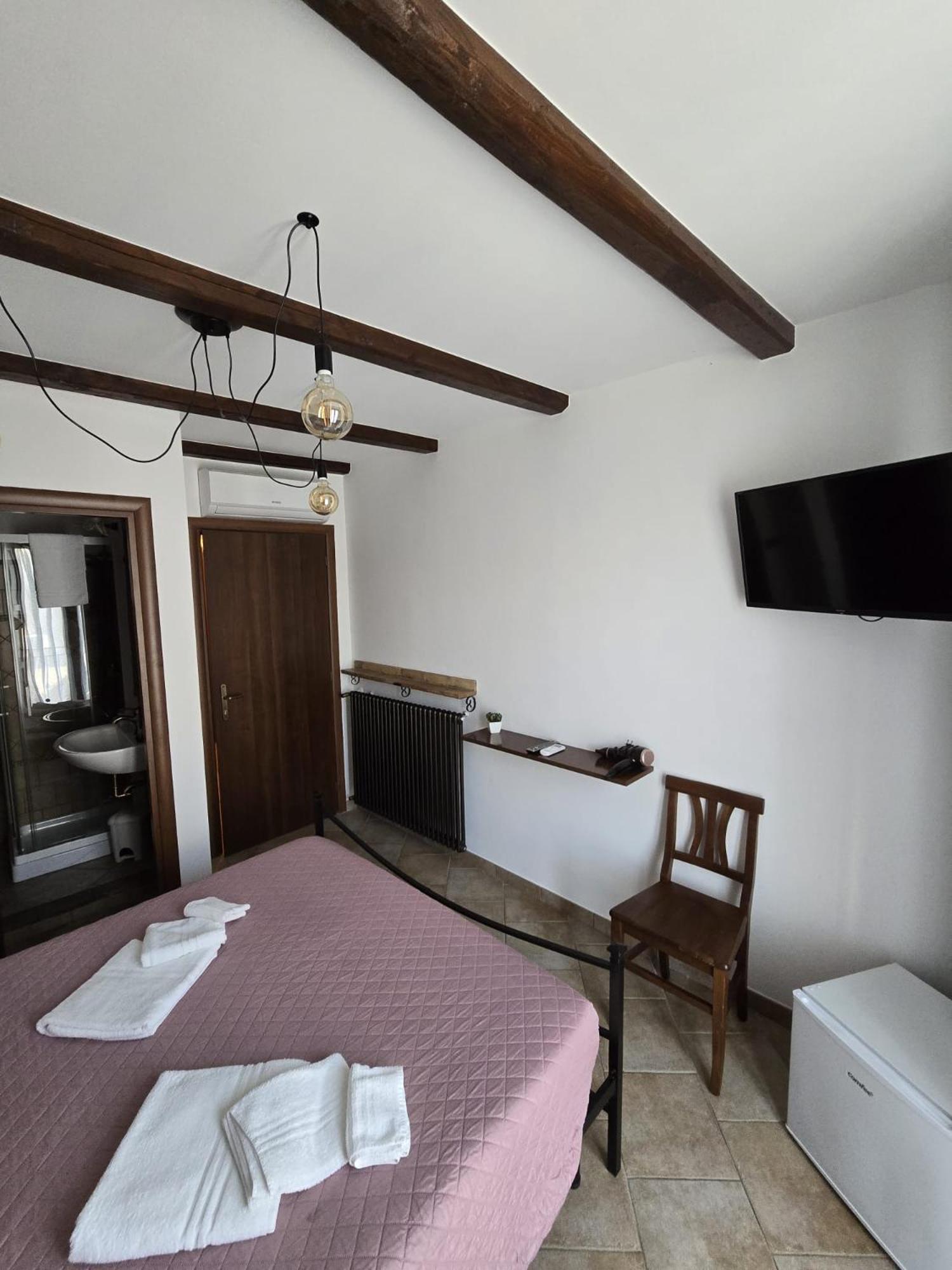 La Vie En Rose Bed & Breakfast Fondi Ngoại thất bức ảnh